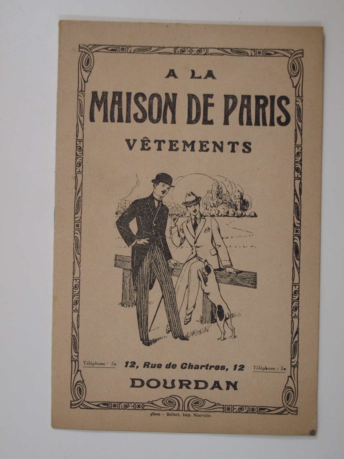 À la maison de Paris. Vêtements